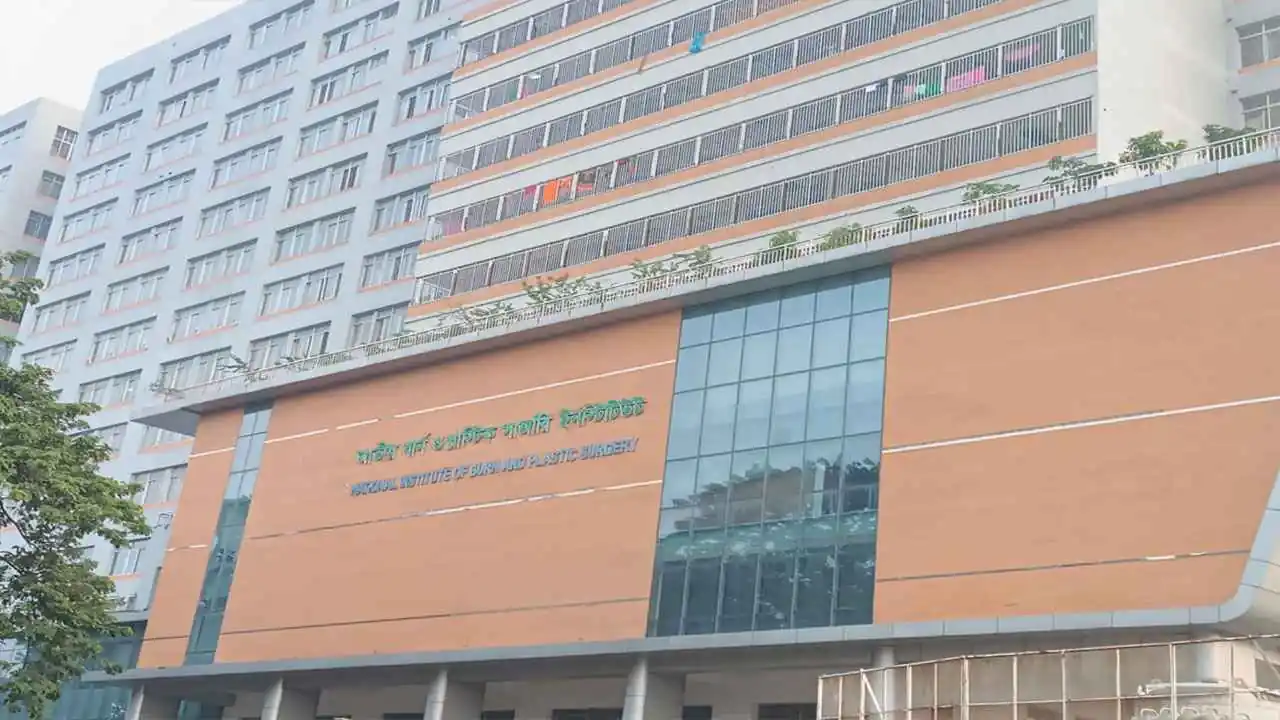 যুদ্ধ বিমান বিধ্বস্ত : নিহত বেড়ে ৩১, আহত ১৬৫ barn