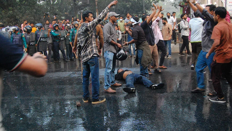 ৪৭তম বিসিএস প্রার্থীদের সঙ্গে শাহবাগে পুলিশের ধাওয়া-পাল্টা ধাওয়া cs andolon