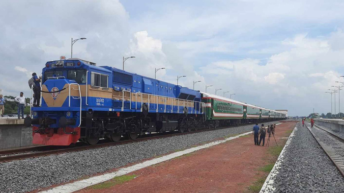 train-vanga-2310100358
