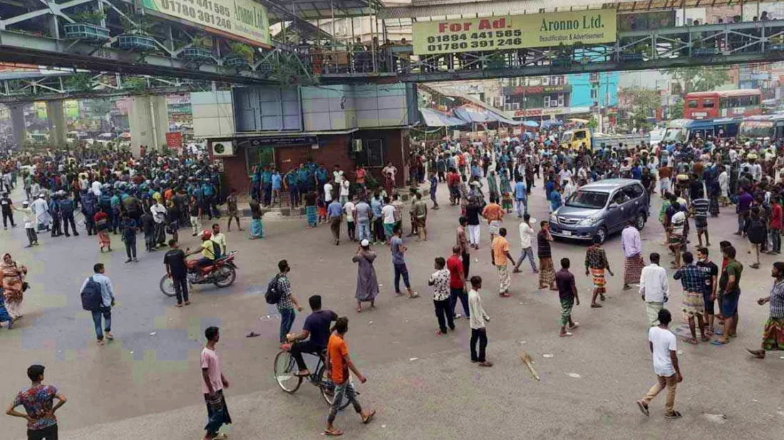 ব্যাটারিচালিত রিকশা চালকদের সড়ক অবরোধ মিরপুরে