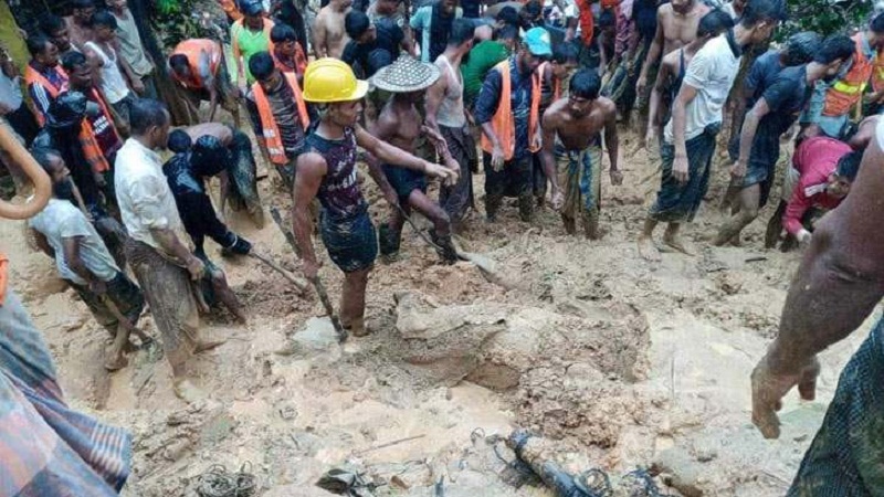 উখিয়া রোহিঙ্গা ক্যাম্পে পাহাড় ধসে ৯ জন নিহত dakdiyajai