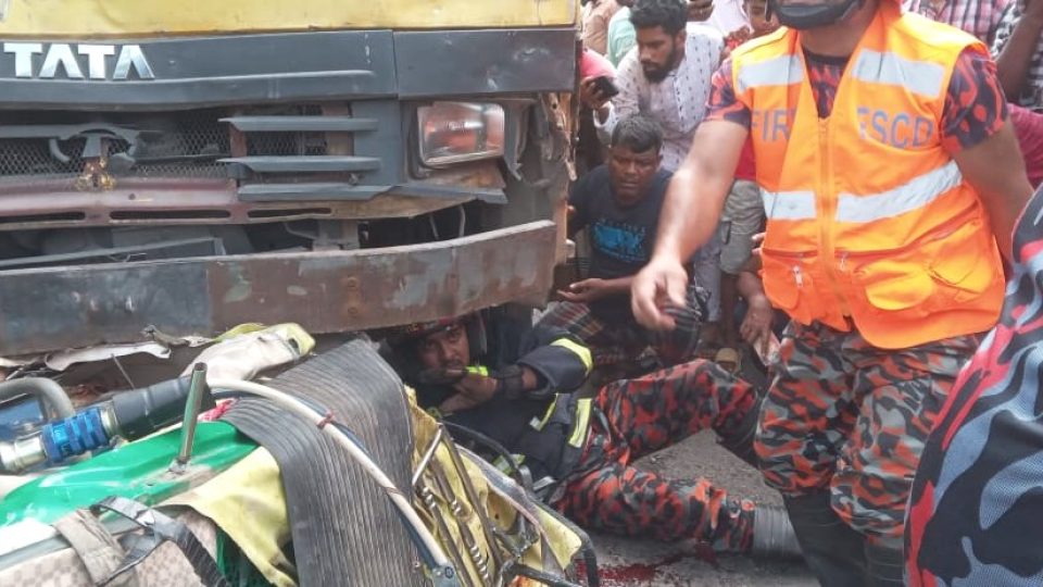 Narsingdi-road-accident-qw4dcbzd9bkmtnb2q8u49aa7ko2lkt2ynl5ucugmqg