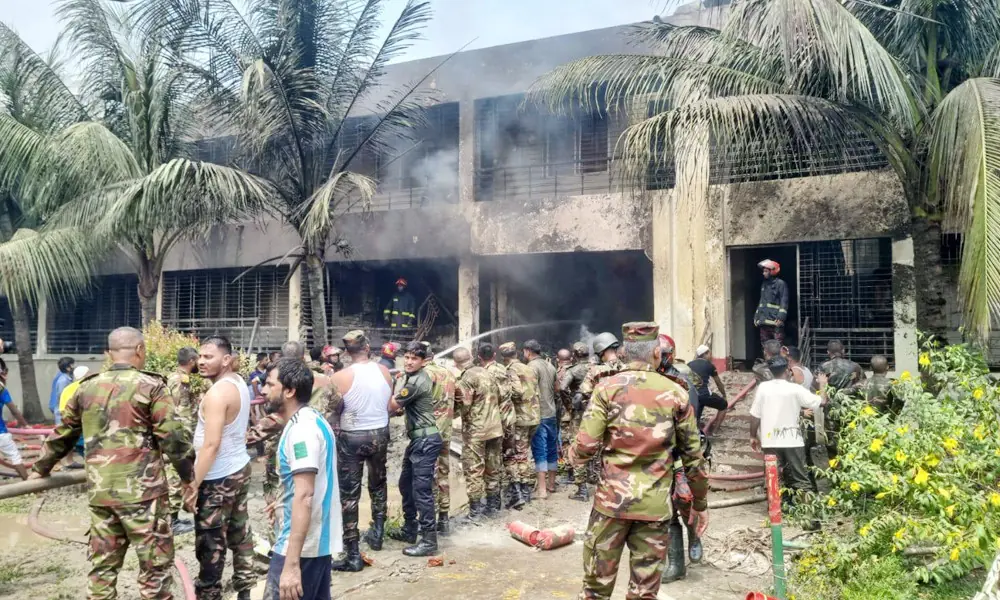 প্রত্যক্ষদর্শী শিক্ষার্থীর বর্ণনায় উত্তরার বিমান বিধ্বস্তের ঘটনা air clas