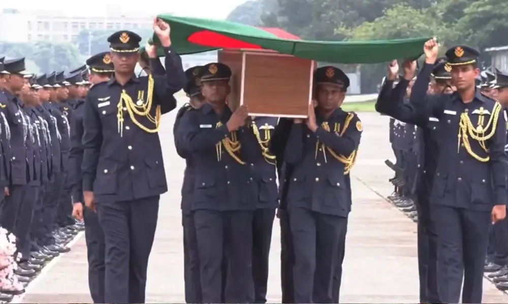 কুর্মিটোলায় বিধ্বস্ত বিমানের পাইলট তৌকিরের ফিউনারেল প্যারেড parred