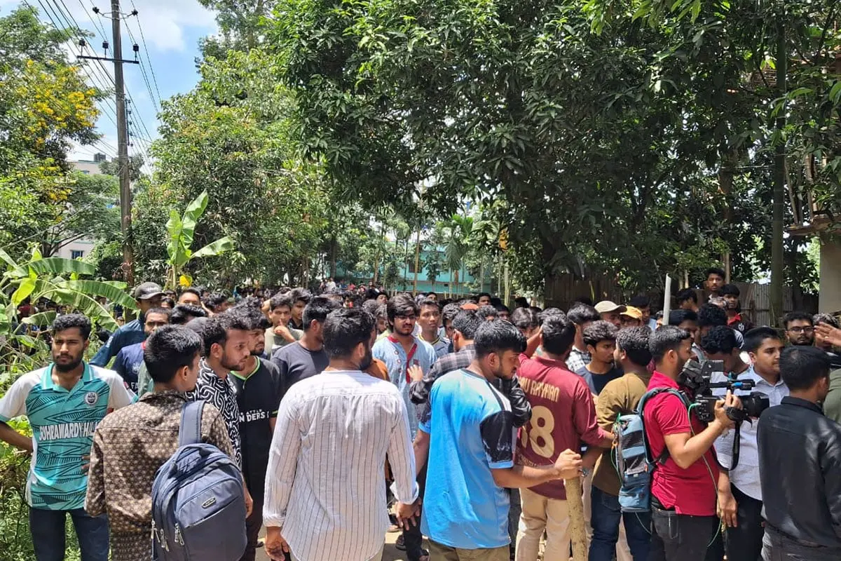 রণক্ষেত্র চট্টগ্রাম বিশ্ববিদ্যালয়, প্রক্টরসহ আহত ২০ cu