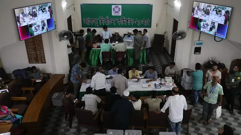 জাকসু নির্বাচনে ৫ হলের অনানুষ্ঠানিক ফল প্রকাশ, ভোট গণনা শেষ ১৭ হলের jucsu-1
