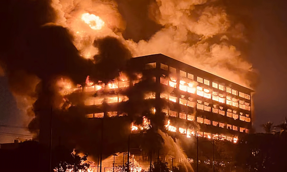 কারখানার আশপাশের ভবনেও ছড়ানোর আশঙ্কা factory fire