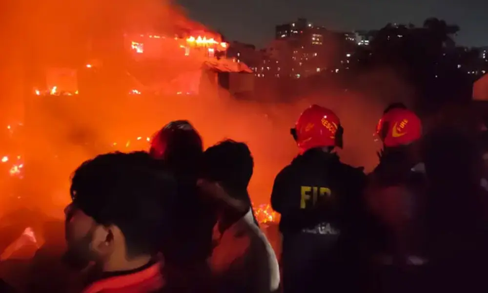 কড়াইল বস্তিতে আগুন, নিয়ন্ত্রণে ফায়ার সার্ভিসের ১৯ ইউনিট fire korail
