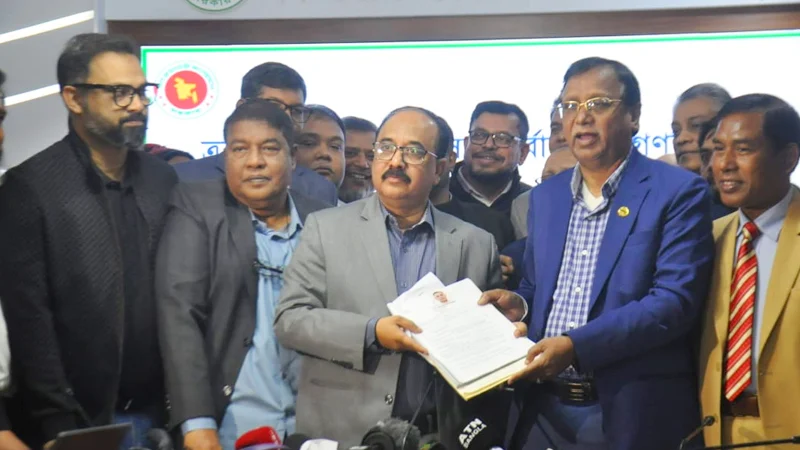 ঢাকা-১৭ আসনের প্রার্থী হতে তারেক রহমানের মনোনয়নপত্র জমা mono-tareq