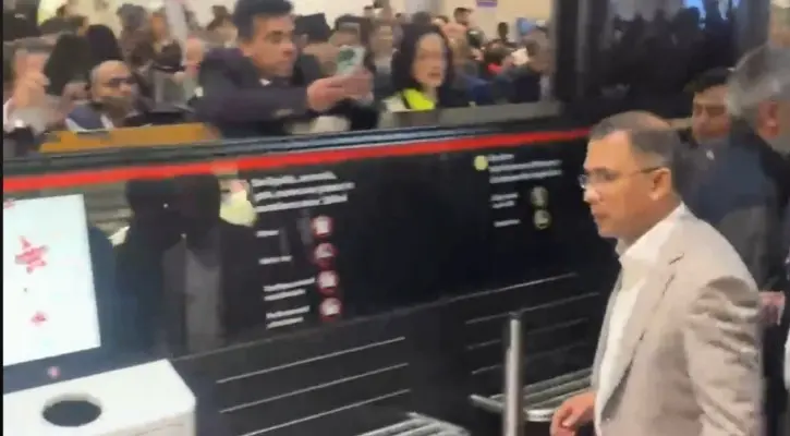 হিথ্রো বিমানবন্দরে চেক ইন করেছেন তারেক রহমান tr hitro airport