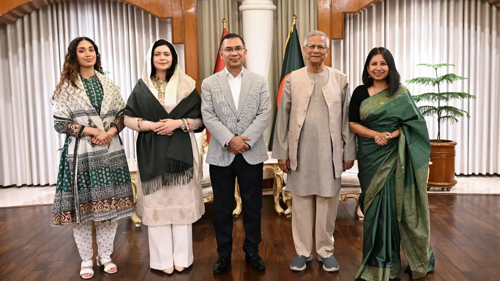 ড. ইউনূসের সঙ্গে সপরিবারে সাক্ষাৎ করলেন তারেক রহমান tarek–yunus