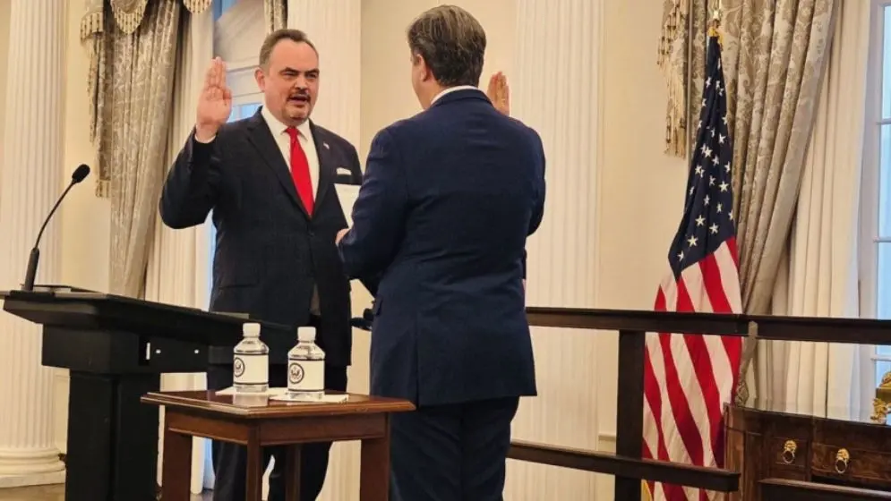 শপথ নিলেন বাংলাদেশে নিযুক্ত নতুন মার্কিন রাষ্ট্রদূত us-ama